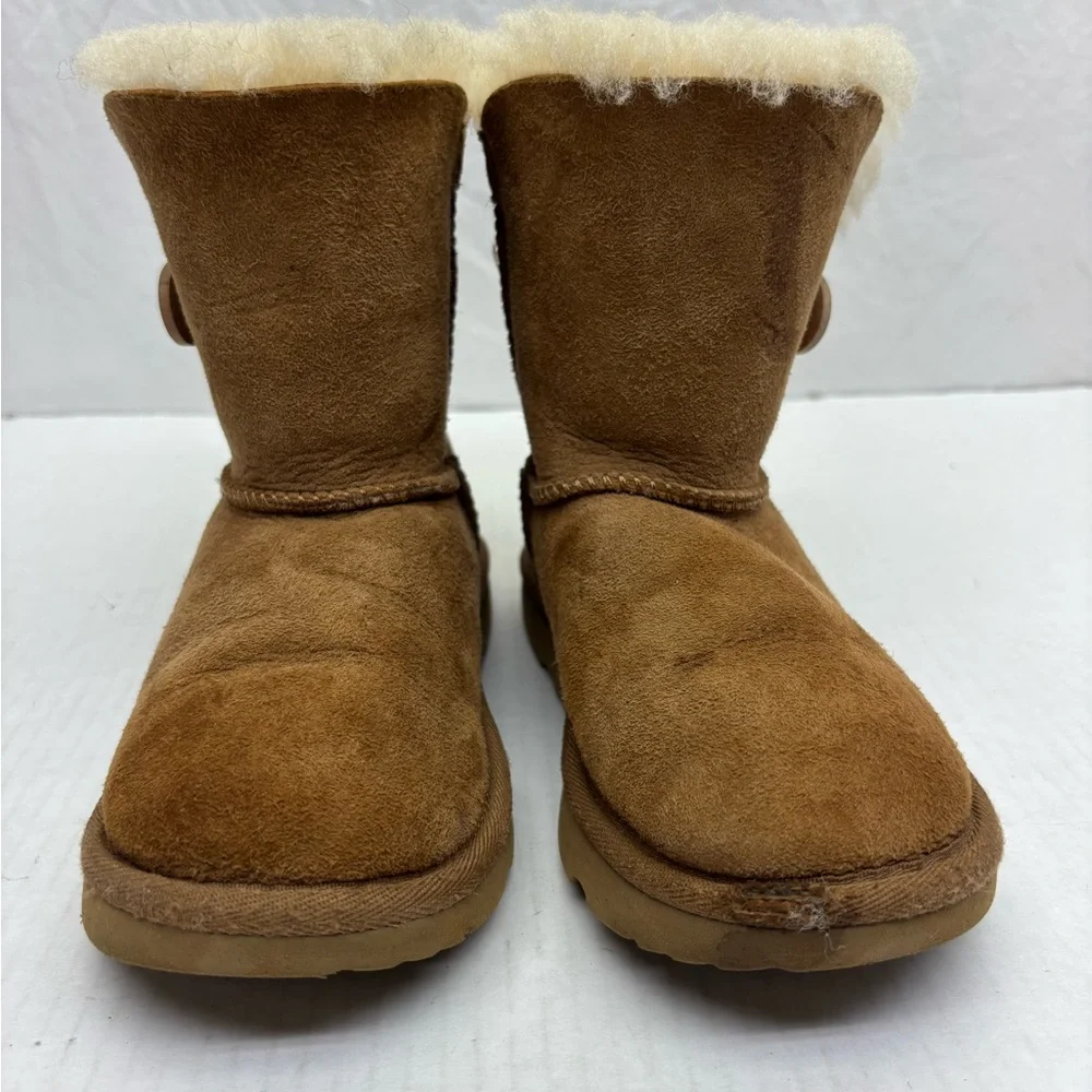 Ugg Bailey Button,Chestnut Suede Shearling Lined Boot, 13 for little girl box 23